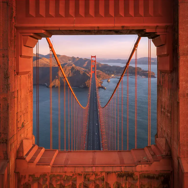 66811_Marcin_Zajac_Golden Gate Framed